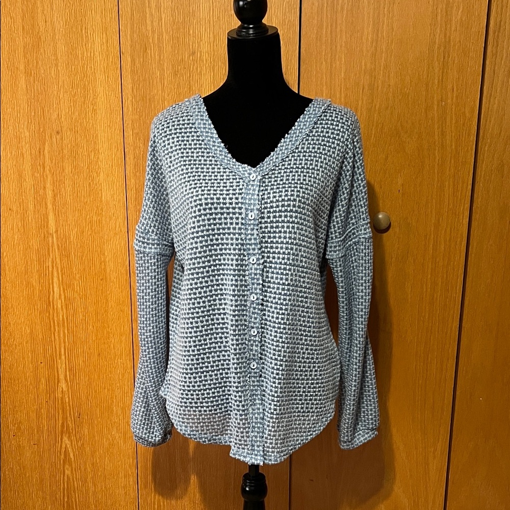 Umgee blue Two-Tone Loose Weave Semi-sheer Knit Sweater. Sz. Med great cond.